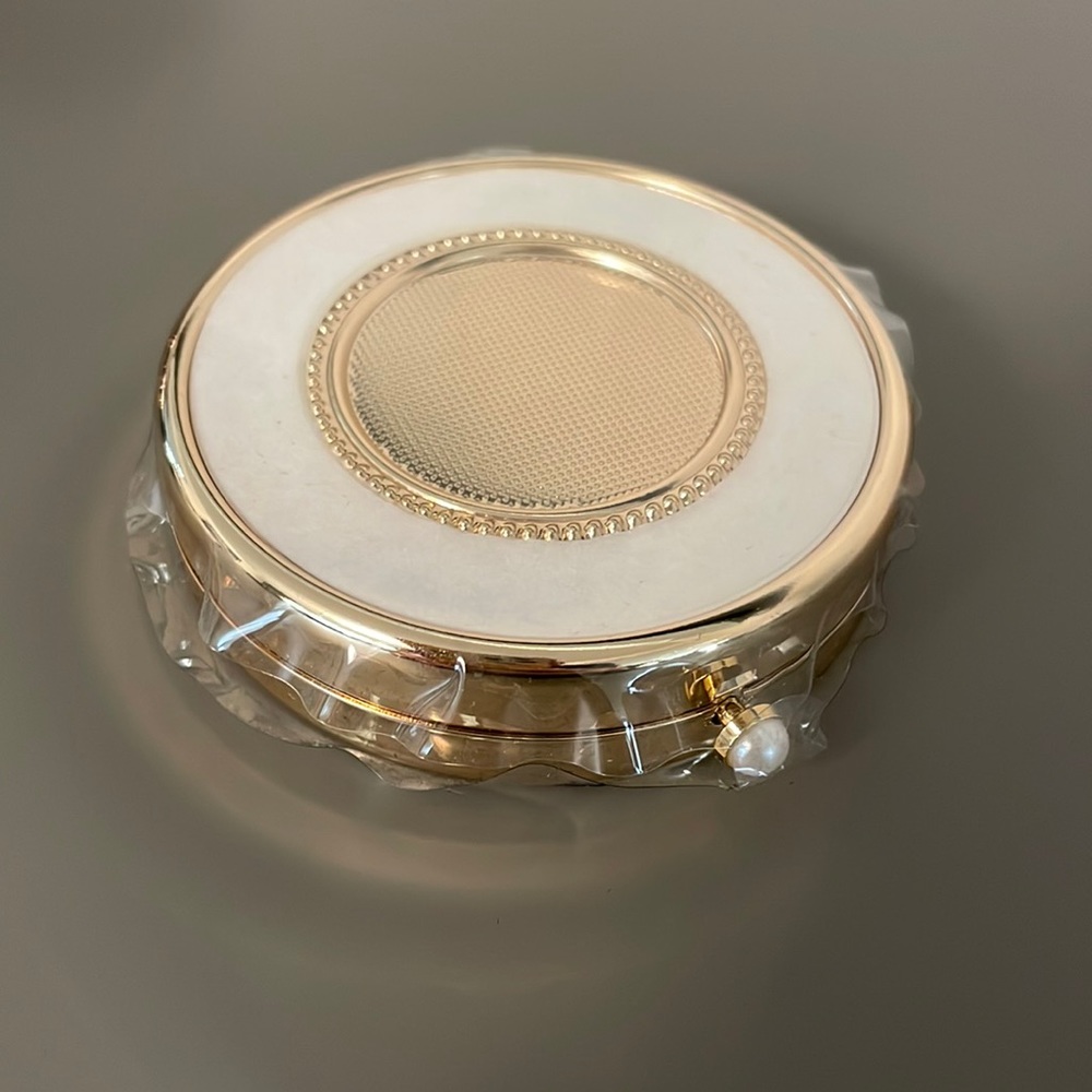 Things Remembered Engravable Compact Mirror Brand New in Box!